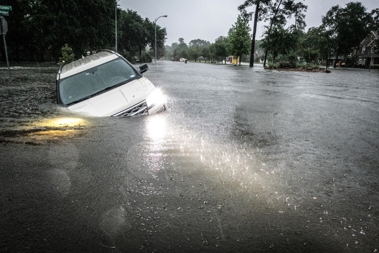 الفيضانات خلال العواصف الشديدة في ولاية تكساس